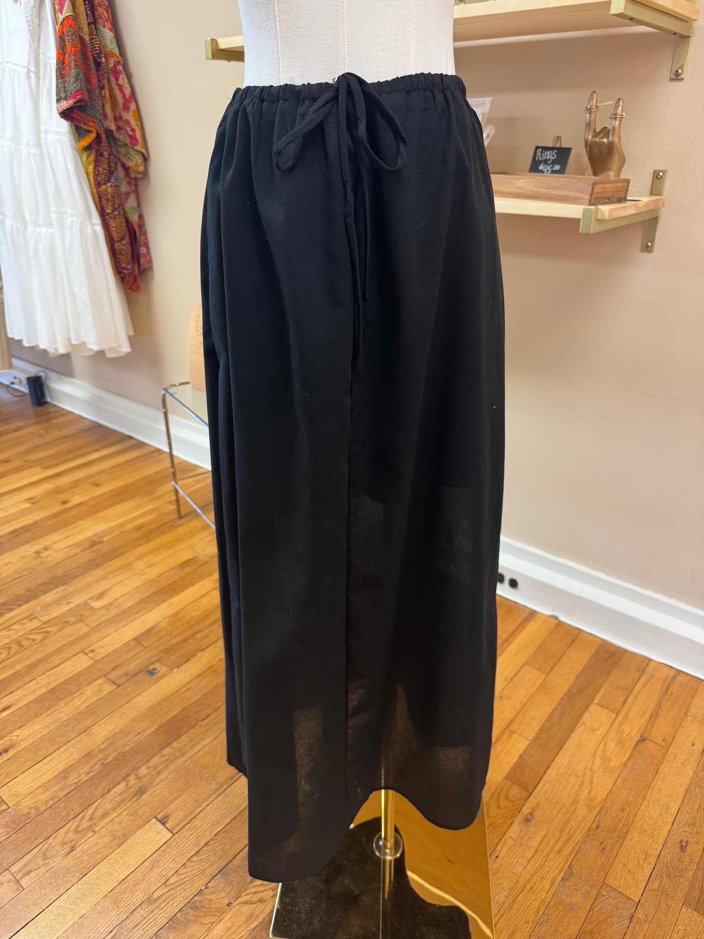 Chic Black Skirt
